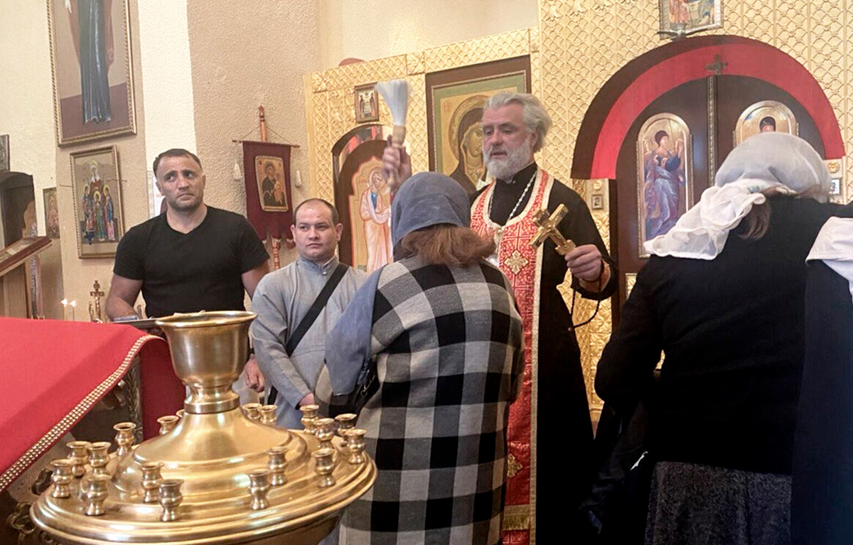 Православные паломники из России встретили мощи блаженной Матроны в Армении