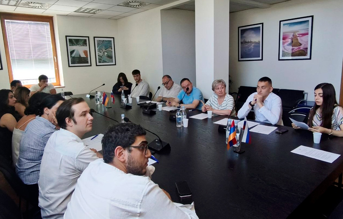 Круглый стол ко Дню памяти и скорби прошёл в Ереване