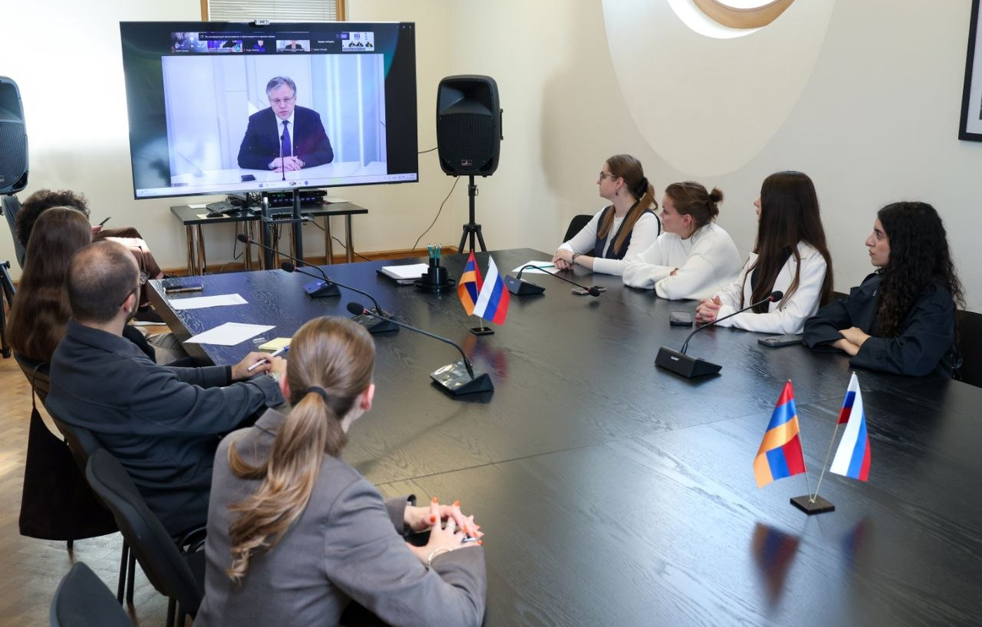 РУССКИЙ ДОМ В ЕРЕВАНЕ ПОДКЛЮЧИЛСЯ К МЕЖДУНАРОДНОМУ ТЕЛЕМОСТУ ПО СИТУАЦИИ В ЗАПОРОЖСКОЙ ОБЛАСТИ