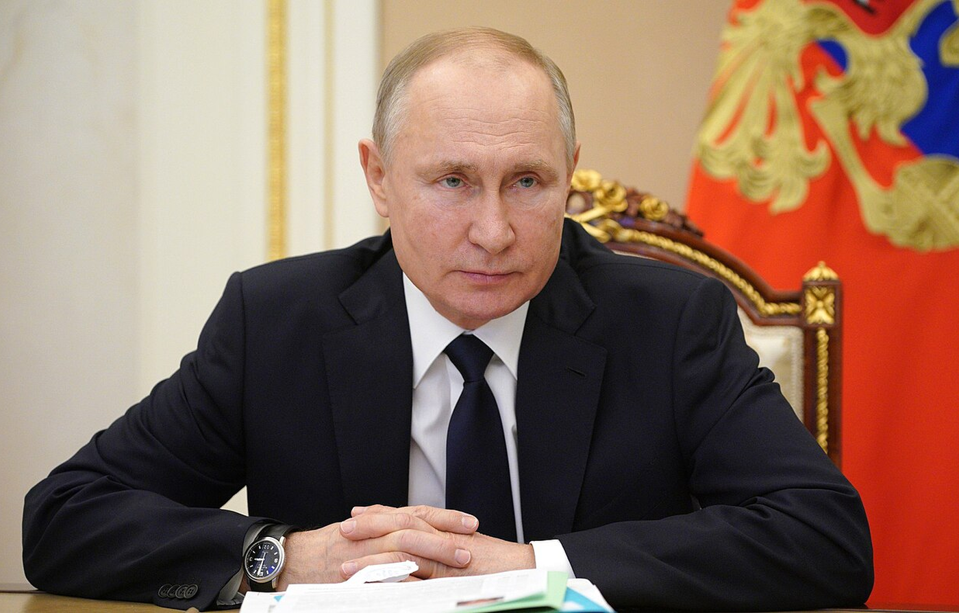ПУТИН ПОРУЧИЛ ОБЕСПЕЧИТЬ ГРАЖДАНАМ ДОСТУП К ЭЛЕКТРОННЫМ СЕМЕЙНЫМ АРХИВАМ