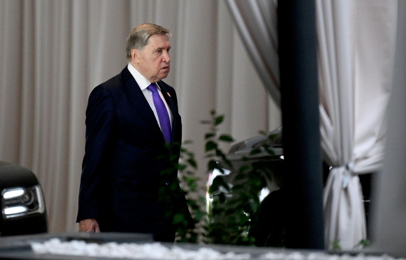 РОССИЯ ГОТОВА ВОЗОБНОВИТЬ ПЕРЕГОВОРЫ ПО УКРАИНЕ В ТРЁХСТОРОННЕМ ФОРМАТЕ В НОЯБРЕ — УШАКОВ